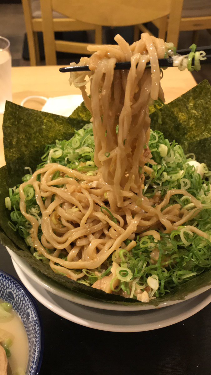 cool_eyes51's tweet photo. 今日はパタンの日。
土用の丑の日くらいの勢いで九条ネギと海苔トピ。
そしてこの誇り高き出立。
さすがです。

リニューアル後初パタンはネギにシン・ブタ絡めて楽しめるようになりより美味しい。

#FATTON
#静岡グルメ
#静岡ラーメン
#パタン
#リニューアル https://t.co/nstQiUJa2N