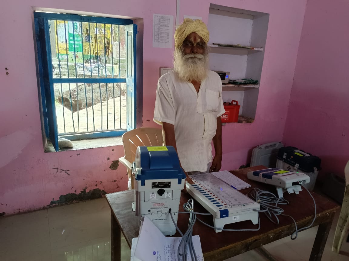 Dmajmer's tweet photo. विधानसभा क्षेत्र किशनगढ़ में मतदाताओ को EVM/VVPAT की जानकारी दी गई|
#ECISVEEP #GoRegister #CEORAJASTHAN #ElectorVerificationProgram #100PercentSahi #EveryVoteCounts #ECI #Mission75 #YouthChalaBooth #NoVoterToBeLeftBehind #GoVote #Vote4Sure #MyVoteMyPower https://t.co/Rx69jBo2IF