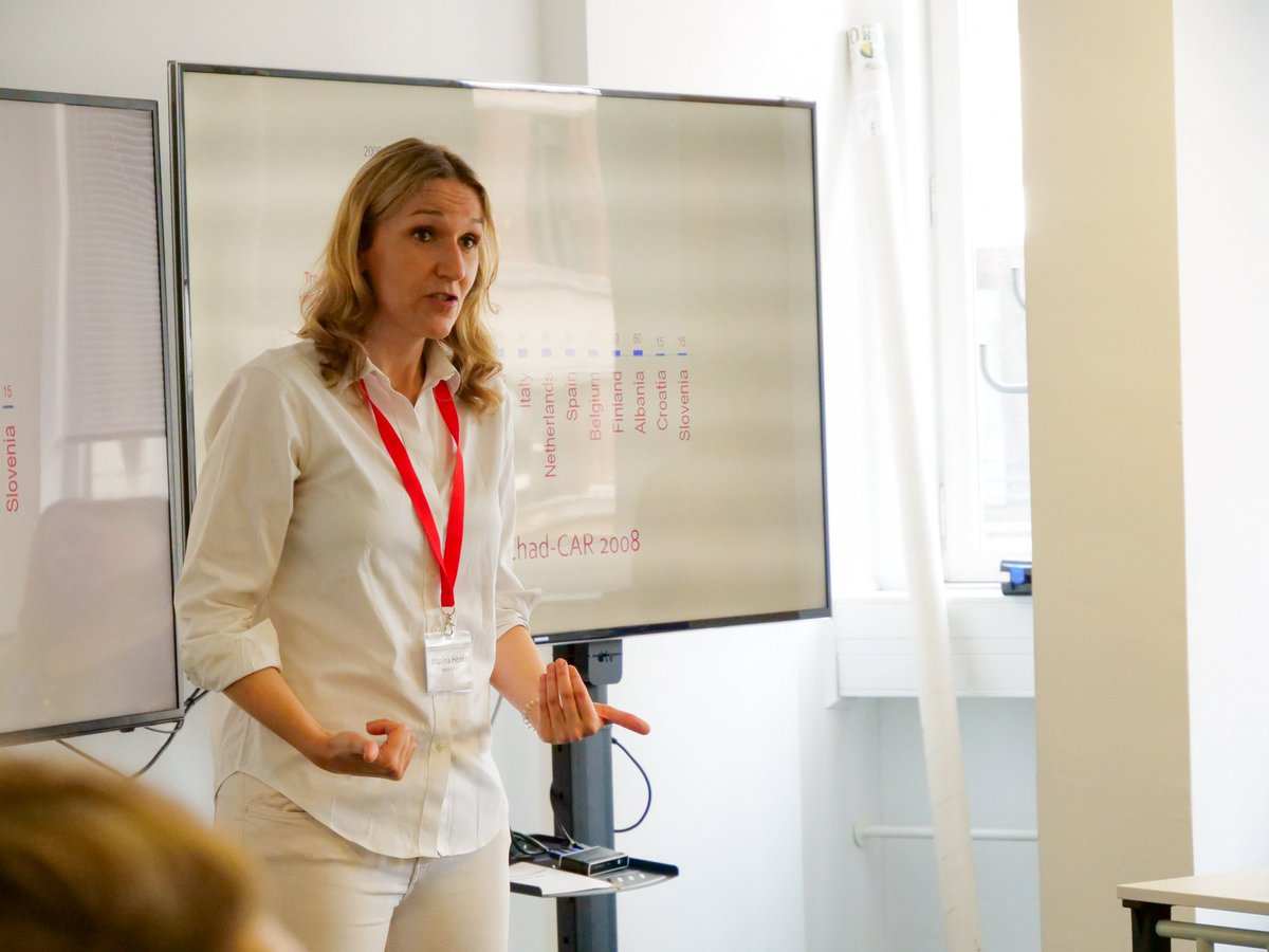 aa_gilli's tweet photo. Very pleased to have contributed to this year #Euroswamos edition organized by @Hertie_Security @thehertieschool and @EISSnetwork through Hugo, Marina, and Mauro. Pleased also to have moderated @antbrucekingβs stellar lecture on land warfare. https://t.co/RWMqbdEOsk