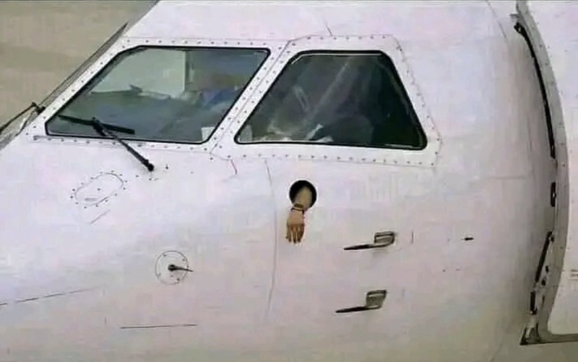 PicturesFoIder's tweet photo. me if i was a pilot https://t.co/gEo0ySMWmW