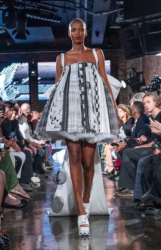 IssaPRofficial's tweet image. @FabUK featured #IssaPRClient @marangonischool London&apos;s Graduate Fashion Show this week in a feature with 32 images from the #DISRUPTDISTORT runway. The #designeroftheyear is Hyun Jik Yoo. Read here bit.ly/3JZBETM #IssaPR

📸 : @marangonischool London &amp;amp; FabUK