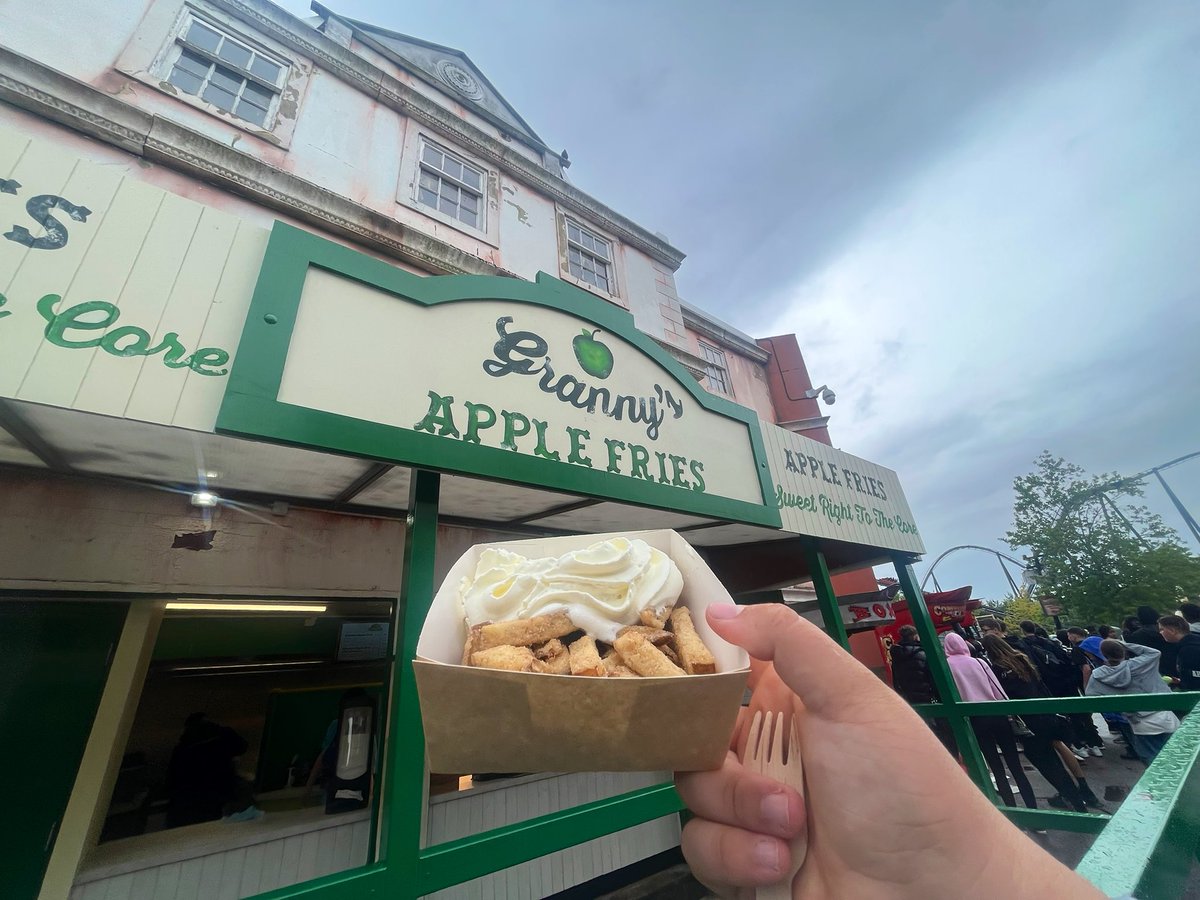 zachariahassler's tweet photo. Granny’s Apple Fries is now open At Thorpe Park and I Can confirm there delicious £5:50 before Disount for Apple fries with cream. Will you be trying out these new sweat treats on the island like no other Thorpe Park ? 🍟🍏#thorpepark #applefries #yum #delish https://t.co/345aLNXzLY