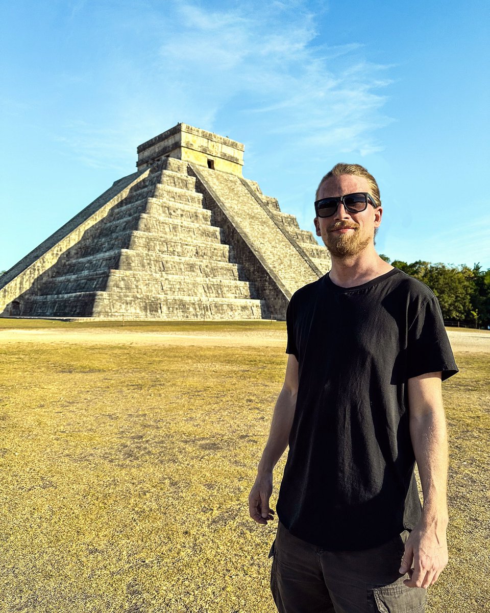 In Mexiko haben wir Traumstrände, riesige Höhlen und längst verlassene Metropolen entdeckt. Hier stehe ich vor der Pyramide von Chichén Itzá - eines der neuen Weltwunder. Noch mehr gibt es in unserem Mexiko Film zu sehen. Sonntag, um 9:30, bei ARD Reisen. youtu.be/eYJGuImQAzs