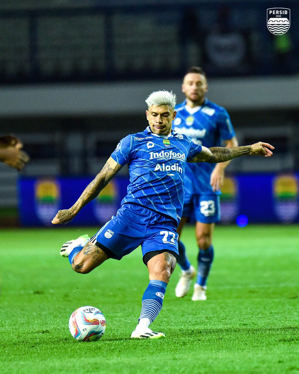 persib's tweet photo. Aksi #PERSIB di babak kedua. 

#PERSIBDAY https://t.co/kDS6qy1FbV