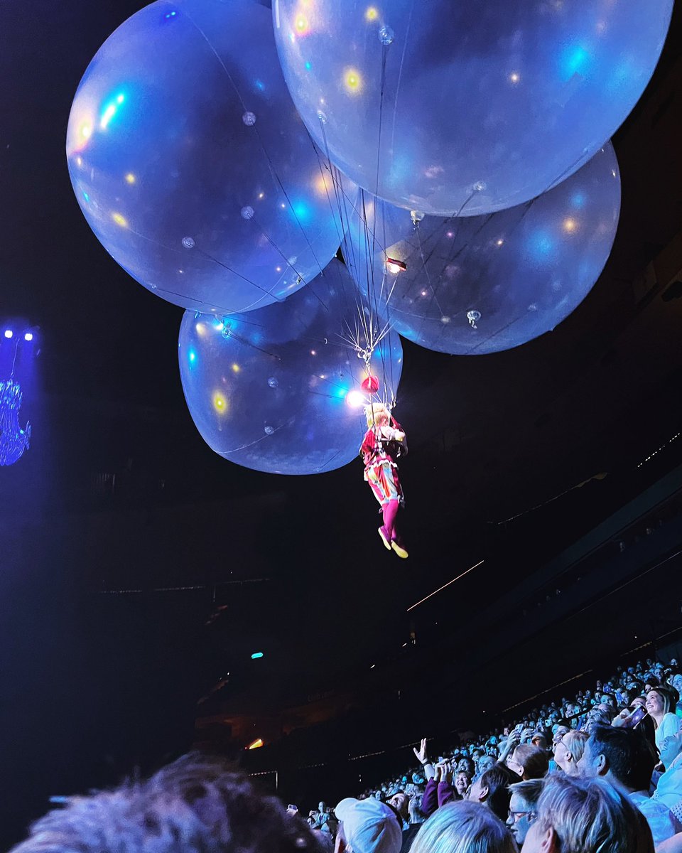 At <a href="/Cirque/">Cirque du Soleil</a> show #corteo at <a href="/XcelEnergyCtr/">Xcel Energy Center</a> Valentina doesn’t step, walk or dance, she just…floats.