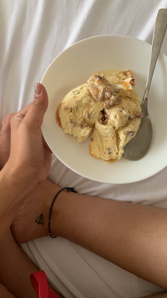 No estás de vacaciones hasta que te comes un bol de helado del tamaño de tu cara.