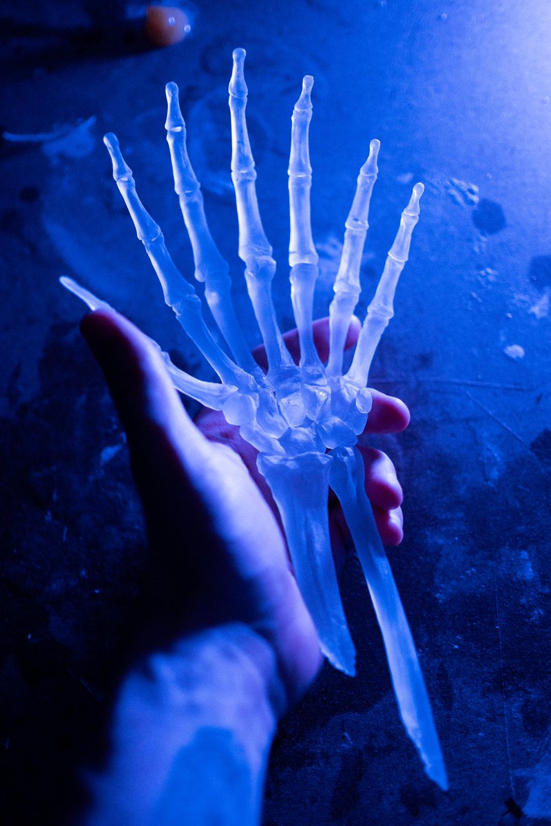 Mano con sette dita (La mano che non sarà),
Translucent resin 3D print
2023

Very first protoype of the 3D printed hand.

#simonevezzani #3dprint #sculpture #sculpt #bramstoker #3dprintlab #futuresculpture #digitalart #resin