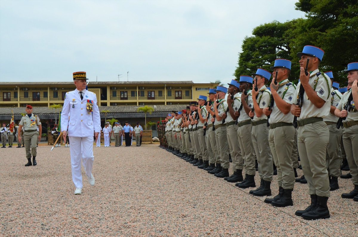 DLIAG_Officiel's tweet photo. Prise d'armes du #14Juillet 🇫🇷 au #CampdeGaulle présidée par le général de div. MABIN #COMELEF en présence en particulier de l'ambassadeur de 🇫🇷 @AlexisLamek de la MINDEF 🇬🇦 @OngouoriF et de la maire de #Libreville 🇬🇦@ChristineMbaN et de nombreux civils et militaires
@EtatMajorFR https://t.co/iTZzYpEgDR