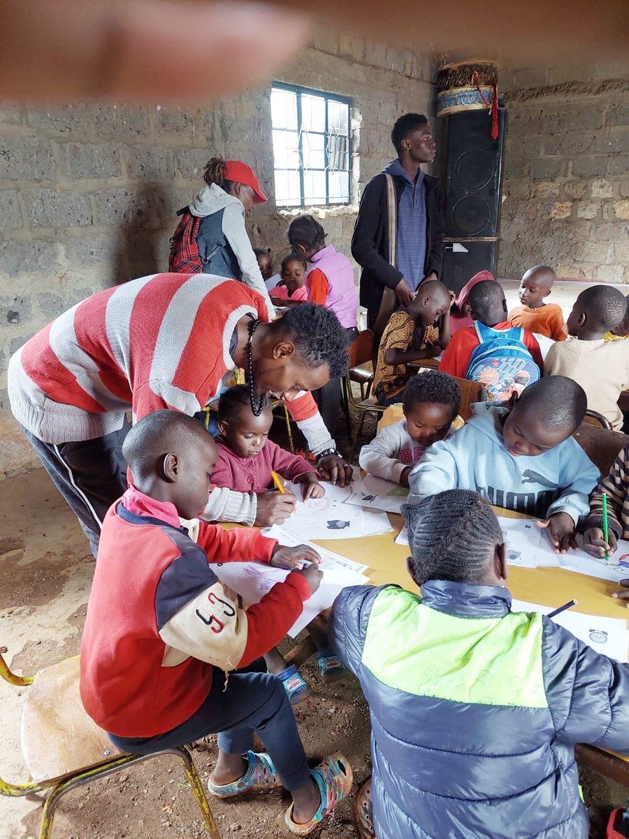 bwabkenya's tweet photo. 💙🎓Every child deserves the opportunity to reach their full potential. Our free community tutoring program that happens in Kawangware every Saturday is providing academic support and fostering a passion for learning.
#loveyourcity #beahero #buildahero #changetheworld https://t.co/M8Thf0fxnq