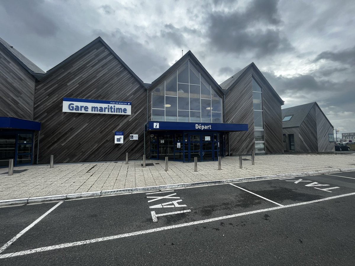 GeoDeclic's tweet photo. #geocommuniquer complémentarité route et Ferry pour la continuité des transports des hommes et des biens

France ➡️ RU. Port de @VilleRoscoff 

🎈Et chez vous quel type d’organisation pour assurer la continuité des communications ? https://t.co/Z9N33zjPff