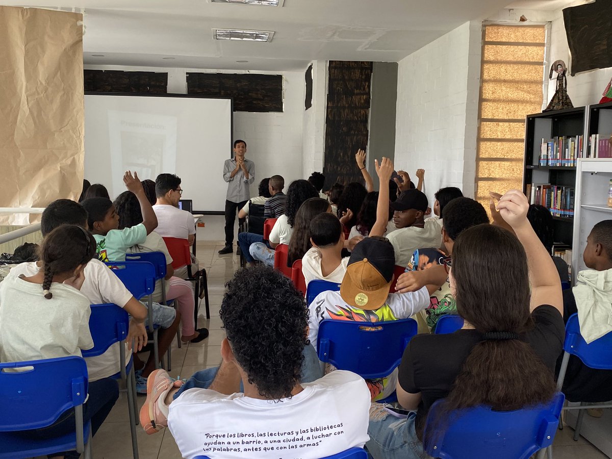 ZeidyRiveros's tweet photo. Ya vamos culminando nuestros talleres de escritura Jóvenes Narrando el Territorio, un proyecto de nuestra biblioteca comunitaria @Biblioghetto 
Apoyado por la #alianzaparalatransformacionsocial https://t.co/4xRQFWfPRa