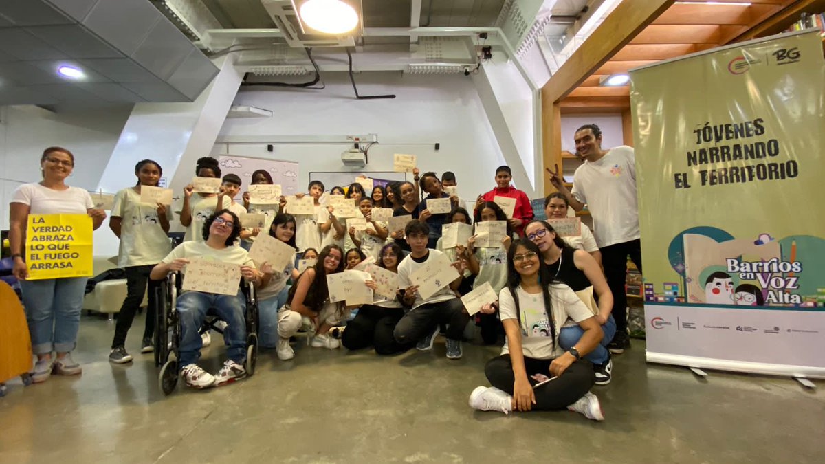 ZeidyRiveros's tweet photo. Ya vamos culminando nuestros talleres de escritura Jóvenes Narrando el Territorio, un proyecto de nuestra biblioteca comunitaria @Biblioghetto 
Apoyado por la #alianzaparalatransformacionsocial https://t.co/4xRQFWfPRa
