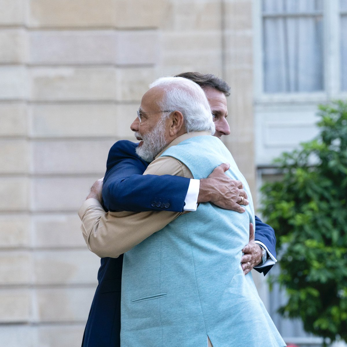 dillidialogue's tweet image. Indian Prime Minister is master in diplomacy. The #IndoFrench relations are today where he wanted and for that he invested in young leader @EmmanuelMacron early. As soon as  Macron won Modi warmed him up. Despite huge age gap, #ModiMacron gel like natural friends.
