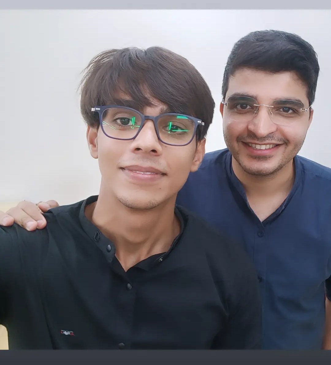deveshmishra__'s tweet photo. Bahaut kam hi aise achhe journalist aapko dekhne ko milte hain unme se ye ek hain NDTV ke bureau chief @sohitmishra99 mere liye ye celebrity se kam nhi jis tarike ka inka kaam hota hai.I am thankful for the extra time you’ve spent.explaining things when I’ve had questions.thanku https://t.co/izOVMs9rGZ