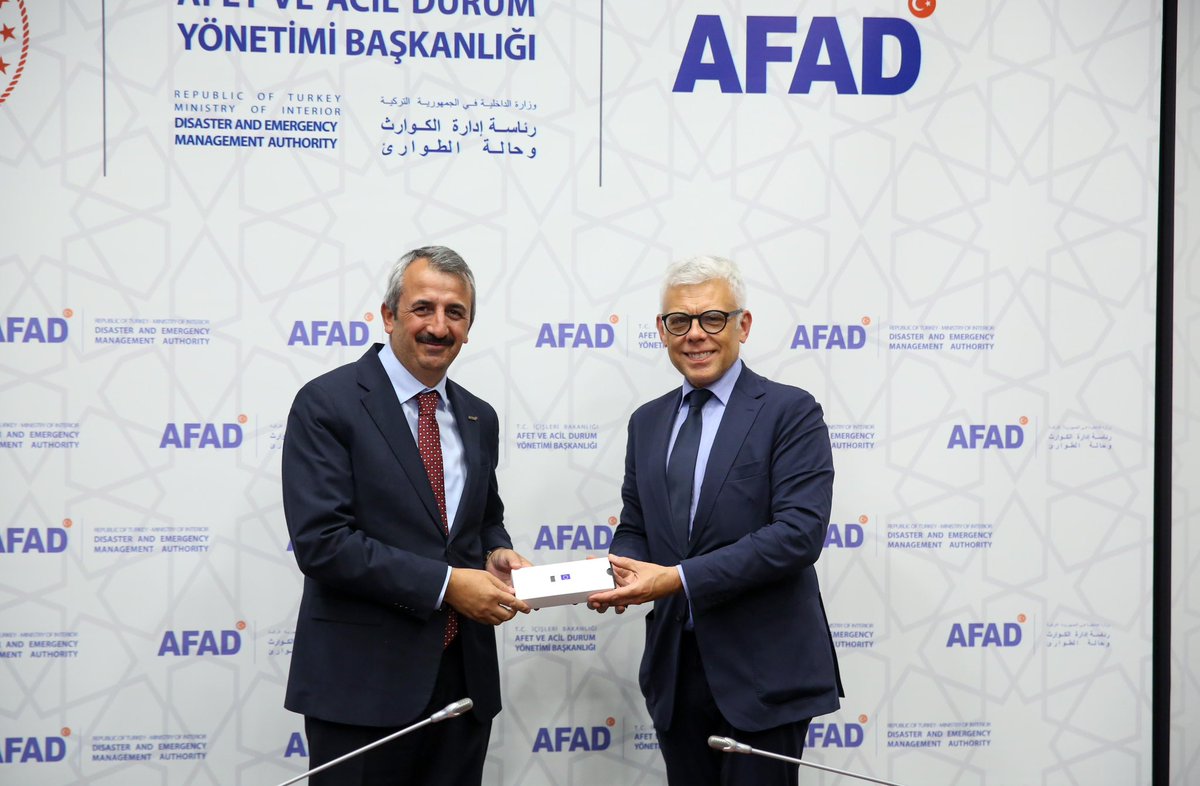 AFAD (@afadbaskanlik) on Twitter photo 🇹🇷🇪🇺
Avrupa Komisyonu Sivil Koruma Ve İnsani Yardım (<a href="/eu_echo/">EU Civil Protection & Humanitarian Aid 🇪🇺</a>) Genel Müdürü Sn.<a href="/MPopowskiEU/">Maciej Popowski</a>, AFAD Başkanımız Sn.<a href="/Yunus_Sezer_/">Yunus Sezer</a> ile bir araya geldi.
Heyetlerin katılımıyla gerçekleşen toplantıda, 6 Şubat Kahramanmaraş Depremleri'nin ardından Avrupa Birliği ülkelerinin verdiği 🇹🇷🇪🇺
Avrupa Komisyonu Sivil Koruma Ve İnsani Yardım (<a href="/eu_echo/">EU Civil Protection & Humanitarian Aid 🇪🇺</a>) Genel Müdürü Sn.<a href="/MPopowskiEU/">Maciej Popowski</a>, AFAD Başkanımız Sn.<a href="/Yunus_Sezer_/">Yunus Sezer</a> ile bir araya geldi.
Heyetlerin katılımıyla gerçekleşen toplantıda, 6 Şubat Kahramanmaraş Depremleri'nin ardından Avrupa Birliği ülkelerinin verdiği
