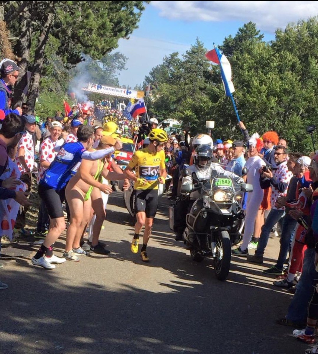 kobekir's tweet photo. 7years ago today Chris Froome ran past me on Mont Ventoux😉 @LeTour https://t.co/2wce2wBX0X