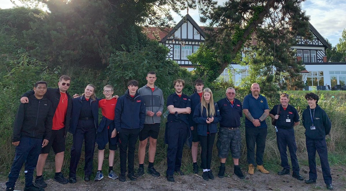 A group of Merseyside Fire Cadets recently visited @HeskethGolfClub as part of developing an interest in local history and a sense of community. It was a pleasure to welcome them and talk Hesketh and our place in the community. past, present and future. @BIGGALtd @JennyBigga