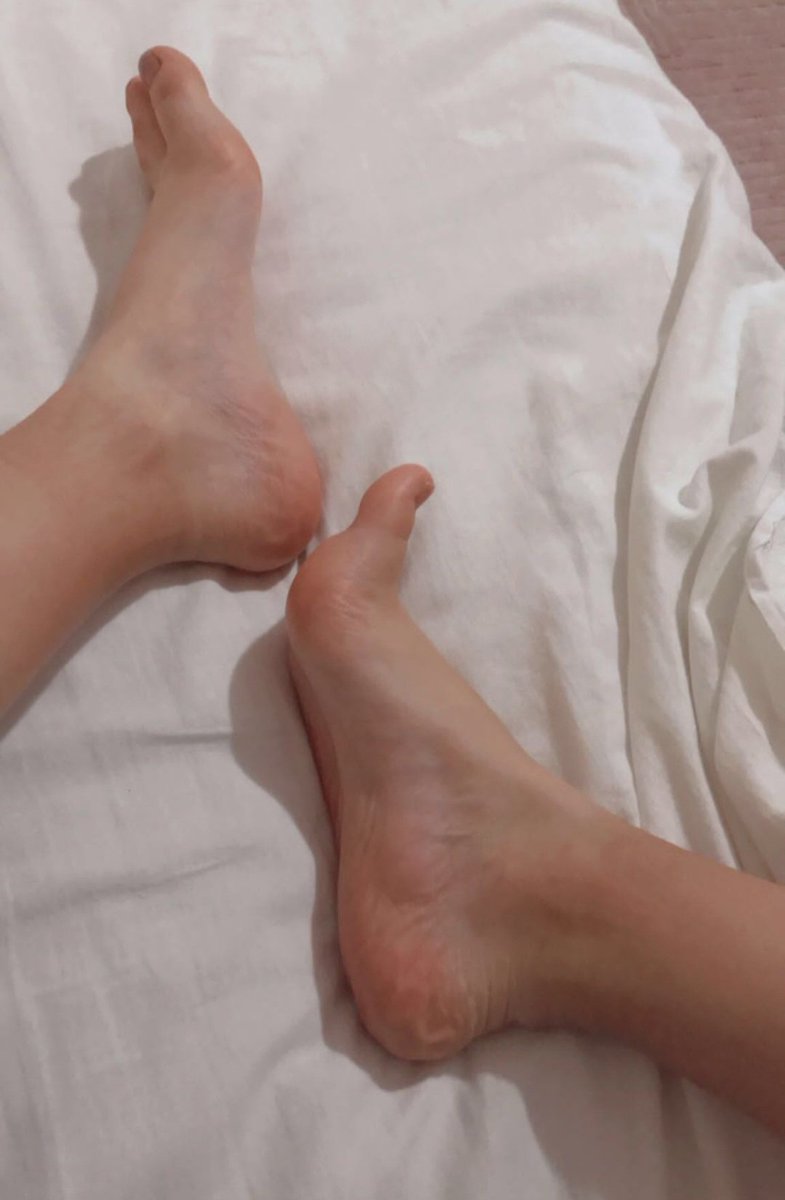 Çırılçıplak ayaklarıma masaj yapacak enayiler nerede #finasalkole #maddidestek #maddiyardım #slave #sahibe #SugarDaddys #izmir