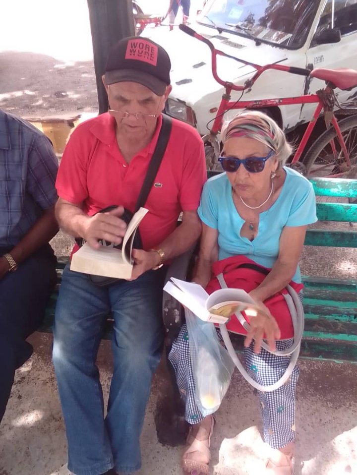 cpll_de's tweet photo. El Rincón de los Cronopios en su Jornada de literatura policiaca hoy en el parque Martí de la Ciudad de Ciego.
Finalizamos con una tertulia junto al escritor Eufemio Ramos.
#Cubalee #Cuba #Leerescrecer #Literaturapoliciaca 
#VeranoConAmor #LatirAvileño #LatirXUn26DeVictorias https://t.co/mgmai4Wsb9