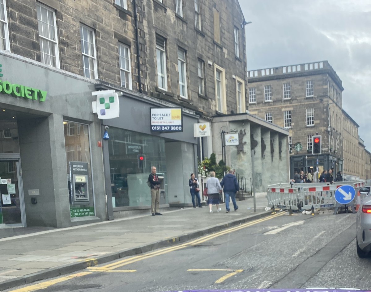 dramage2's tweet photo. @CllrScottArthur @edinburghcouncil
@edintransport 
@SGNgas 
Any chance we can get these roadworks finished 
Causing major congestion from mound to Hanover street https://t.co/5peIbOGbPb