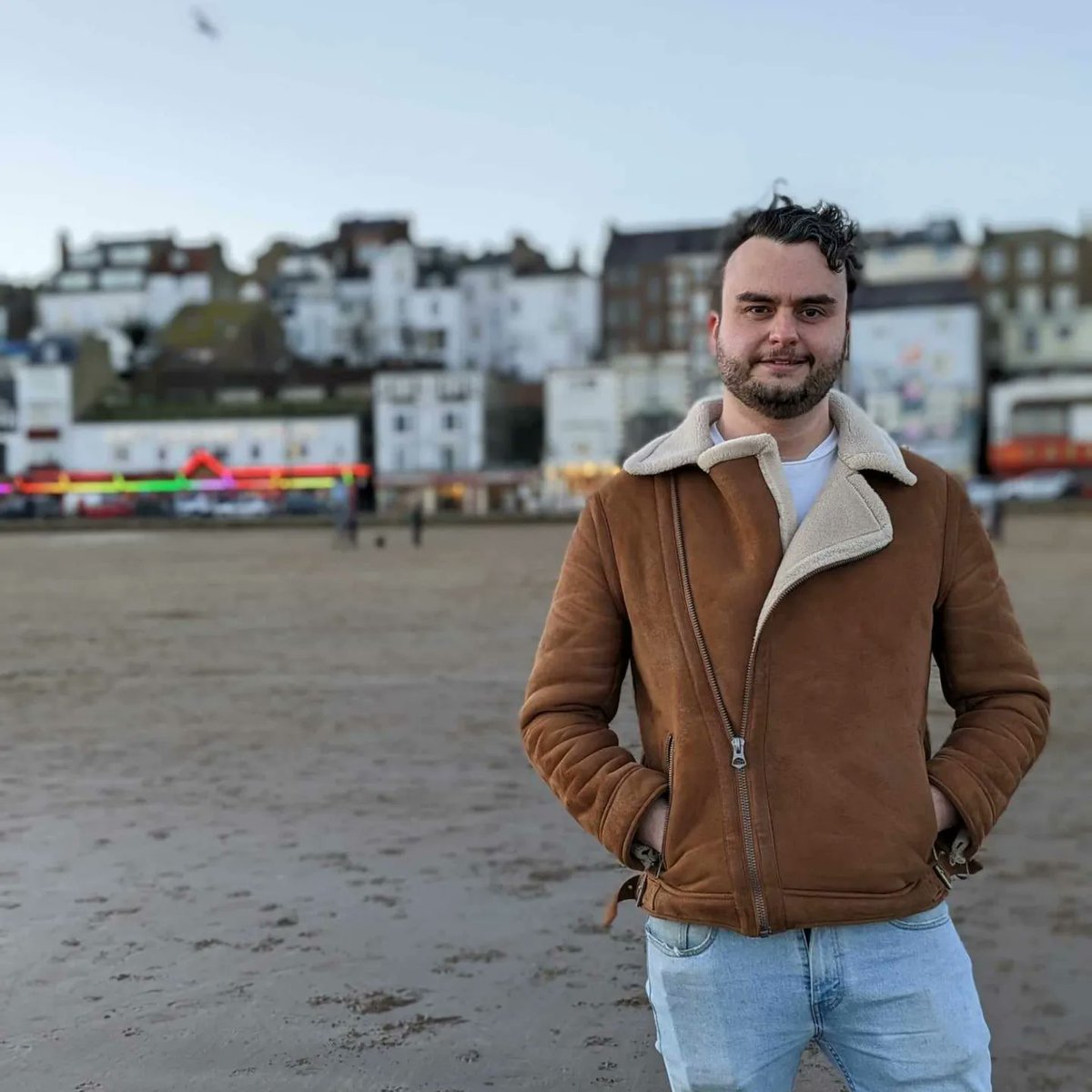 Purple_Thread's tweet image. Happy 30th to the funkiest, four-string fella in the biz, @jamesr4man! 🥳🥳🥳 

Here's to many more years of you keeping us in line and on time (mostly). 💜