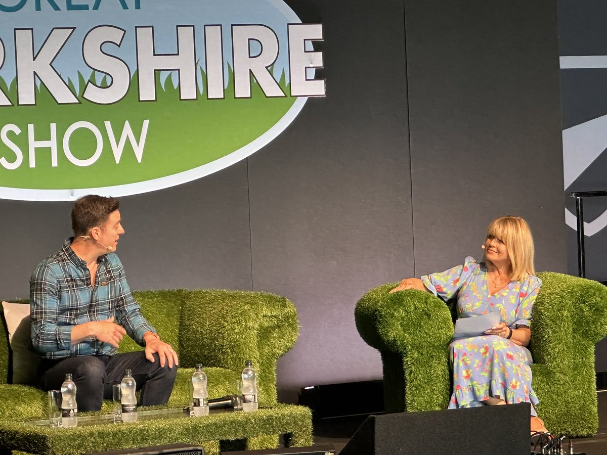 A little #BehindtheScenes with #MattBaker @greatyorkshow 😊 dailymotion.com/video/x8mina4 @yorkshirepost @mattbakerfans