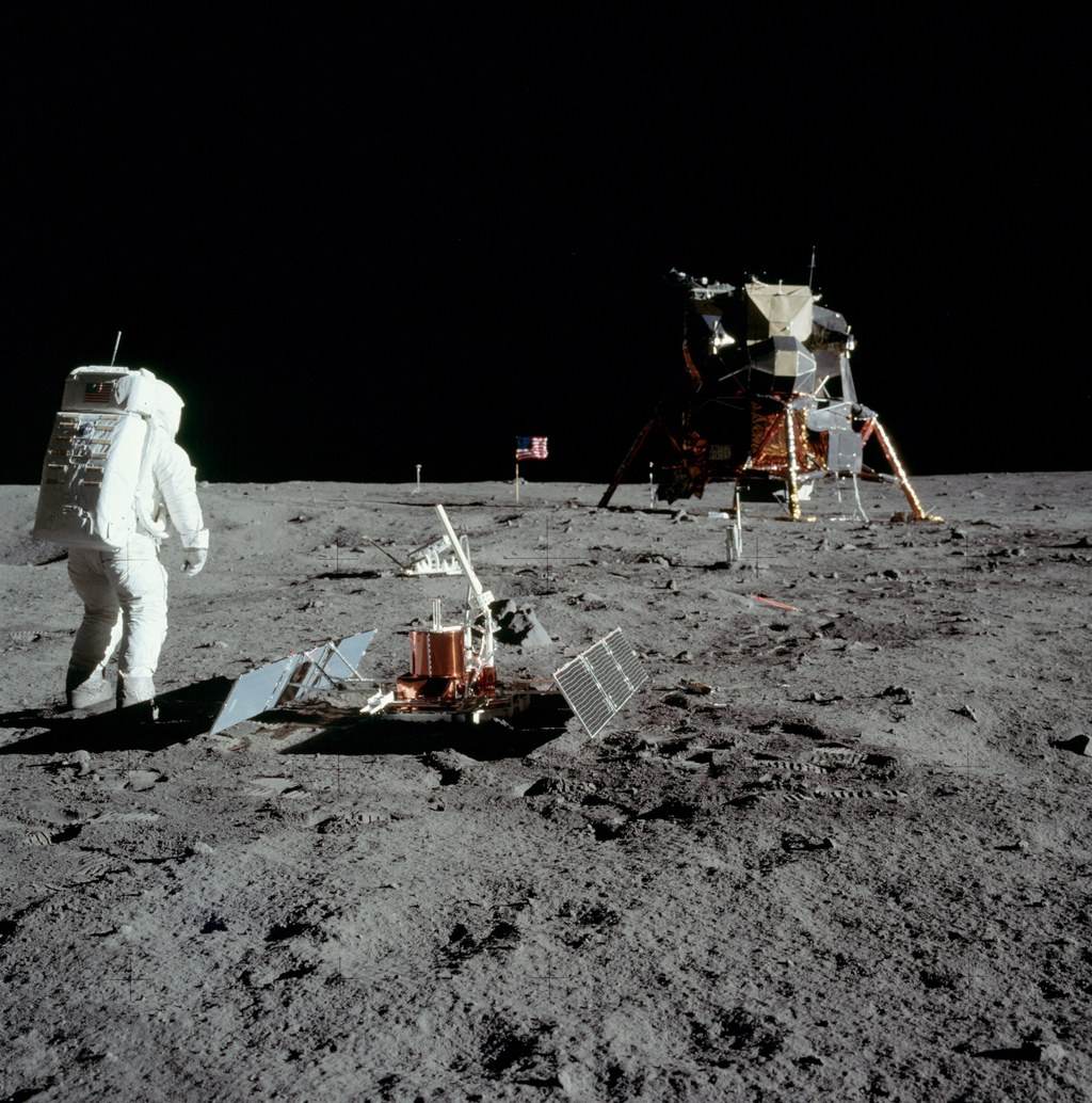 Educators! Join us LIVE on July 20th at 7pm ET for a National Science Teacher's Association webinar celebrating the 54th anniversary of the #Apollo11 moonwalk and showcasing real <a href="/NASA/">NASA</a> science projects we'd love to have your students help with. Register: bit.ly/3oYOlXP