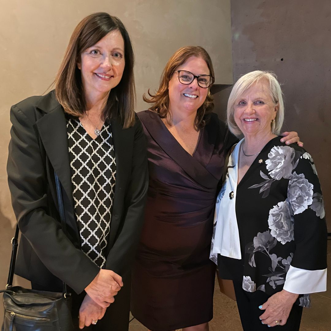 JoySmithFdn's tweet photo. 1 of 3
This week, we were honoured to attend the Council of the Federation Gala Reception at the beautiful Museum of Human Rights @CMHR_News! Thank you, Manitoba Premier @HStefansonMB, for the invitation! 

#COF2023 #cdnpoli https://t.co/p7DzD7NtUR