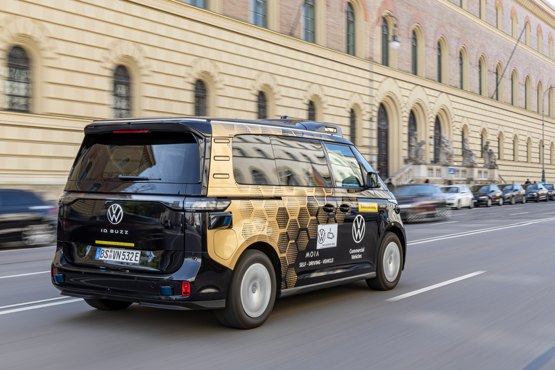 Robertmetzger's tweet photo. Die Entwicklung von autonomen Fahrzeugen für den Einsatz bei Mobilitäts- und Transportdiensten schreitet bei Volkswagen Nutzfahrzeuge mit großen Schritten voran. Auf dem Weg zur Serienreife sind die selbstfahrenden vollelektrischen Volkswagen ID.

https://t.co/qRv4yGmCDl https://t.co/23m5fYLzyx
