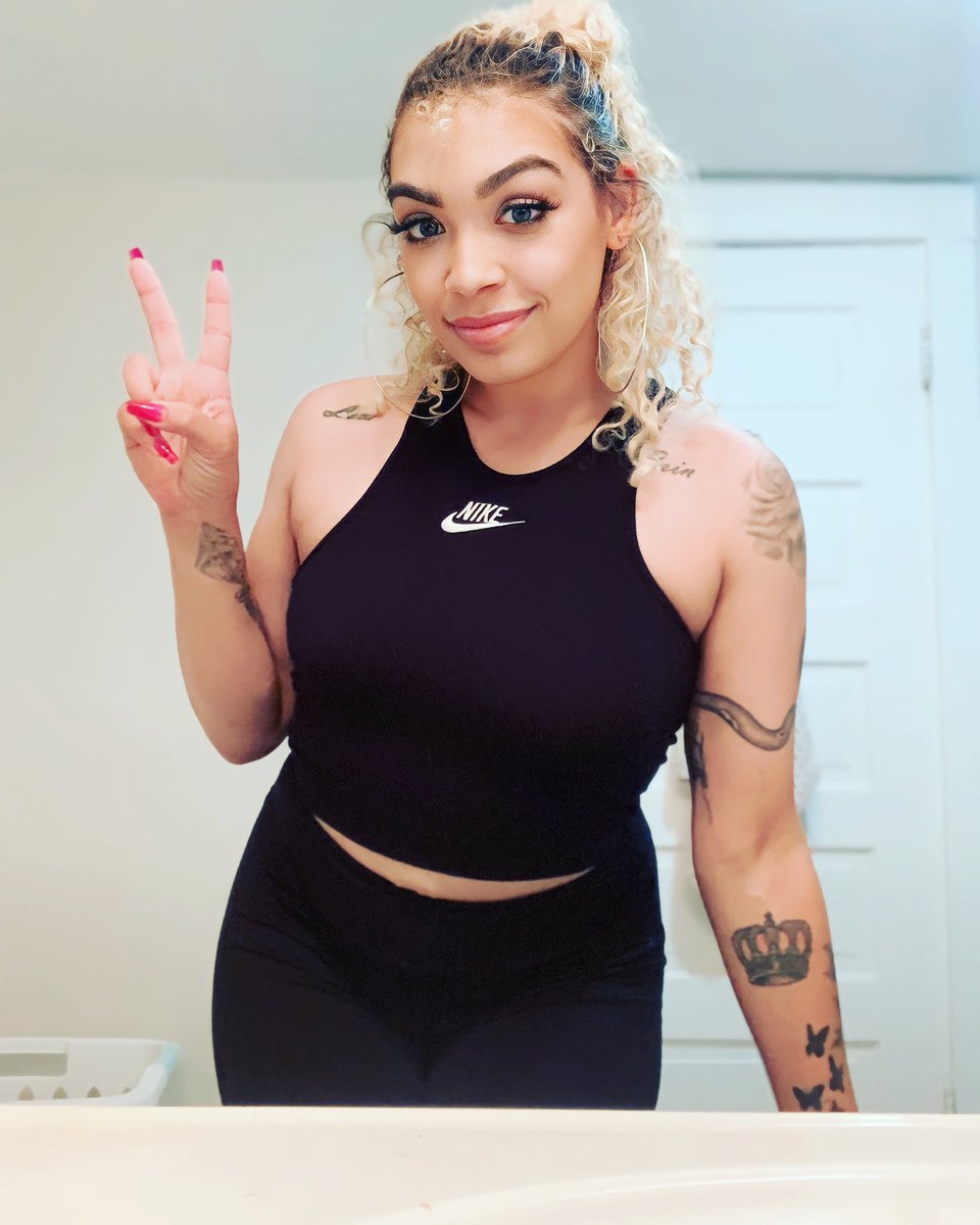 #onlyfansgirl 🥰 

onlyfans.com/xxchantallxx