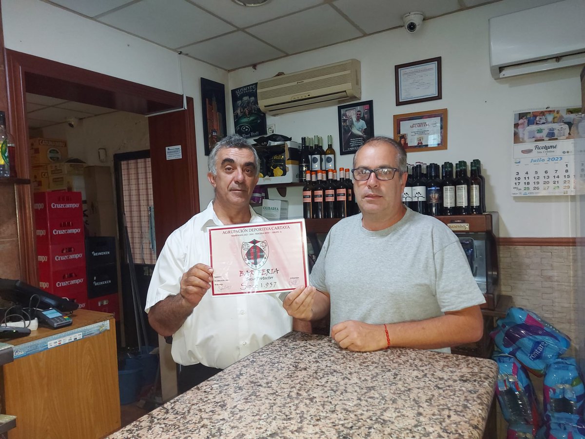 AD_Cartaya's tweet photo. El Bar Feria se suma a la causa rojinegra. Gracias al empresariado de Cartaya. El Cartaya nos une!🔴⚫
#cartaya #bares #socioprotector #futbol https://t.co/FVFlvkfJq4