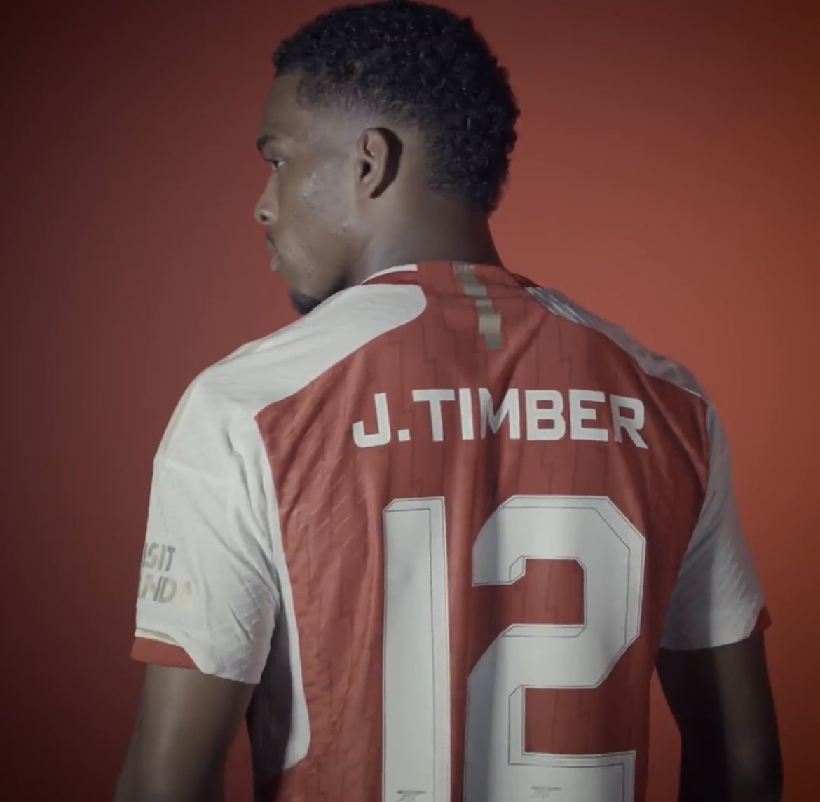 🚨 Arsenal’s new number 12 1️⃣2️⃣

(📸: <a href="/Arsenal/">Arsenal</a>)