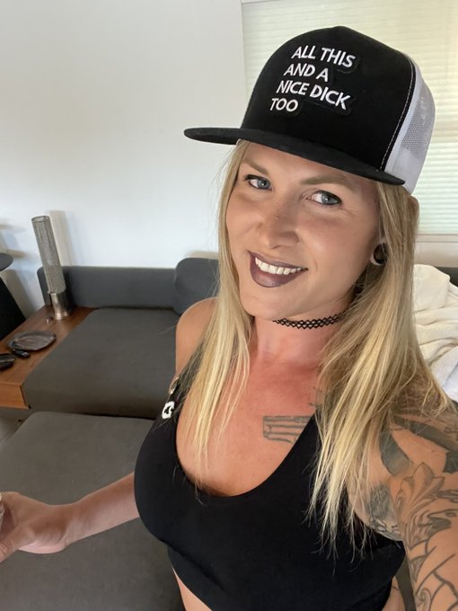 On my way to go see @blink182 https://t.co/HJZvYHE1rn<a class="tags" target="_blank" title="On Twitter" href="/?out=eyJ0eXAiOiJKV1QiLCJhbGciOiJIUzUxMiJ9.eyJpYXQiOjE3MTk5NDMxOTMsImlzcyI6InR3cG9ybnN0YXJzLmNvbSIsIm5iZiI6MTcxOTk0MzE5MywiZXhwIjoxNzUxNDc5MTkzLCJyZWRpcmVjdF91cmwiOiJodHRwczovL3R3aXR0ZXIuY29tL2JsaW5rMTgyIn0.Gl3sJHjCQcw--q9F19nLI6bITjY5zMUlahEihov7FTov-3GuNPABBgt-ouJI7804Qf4504P4GvIsyIr2B7d2gA">@blink182</a><a href="/tag/newprofilepic"class="tags"><span>#newprofilepic</span></a>