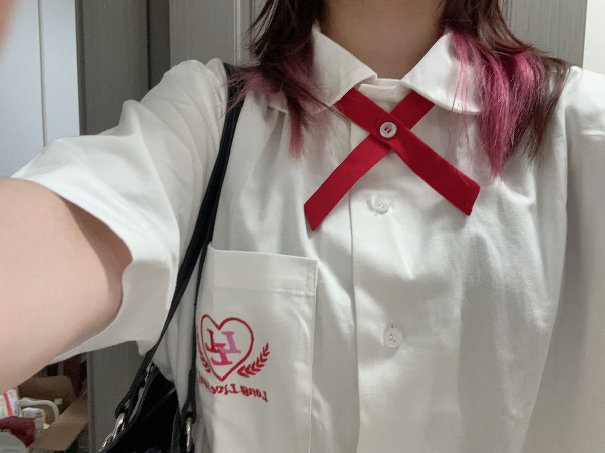 none4040000's tweet photo. 终于收到了，穿上之后感觉年轻了十岁😂 https://t.co/A6ewhQCaXQ
