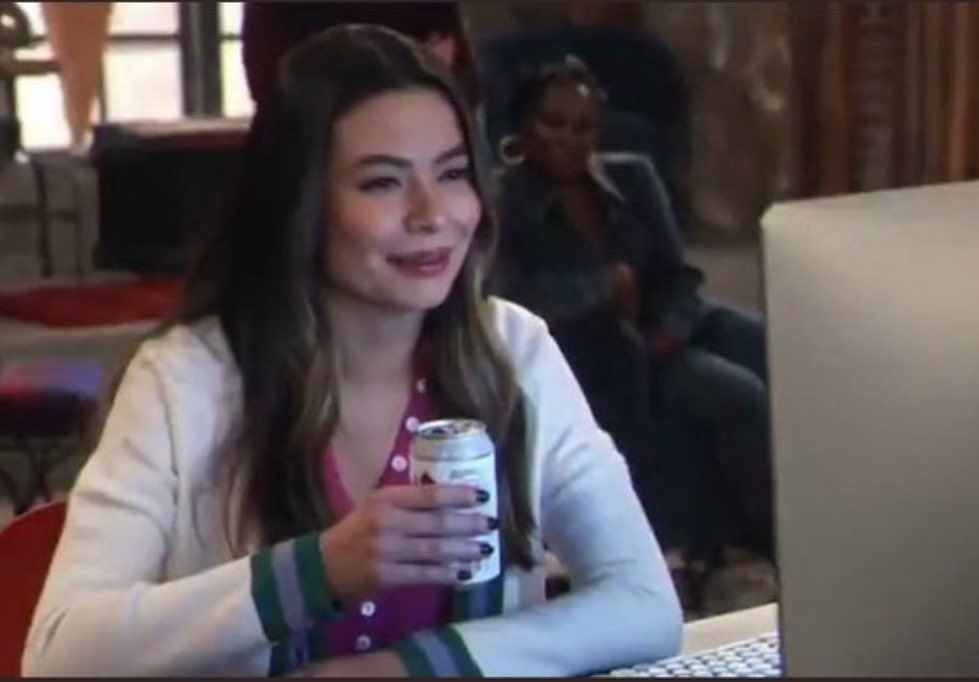 vtthidalgo's tweet photo. me reading the             me reading the simula of the                 wakas of the
first installment            last installment
of good lips                    of del fierro
series in 2014                series this 2023

#JonaxxGYWFieryFinale https://t.co/fH9o2C00vJ