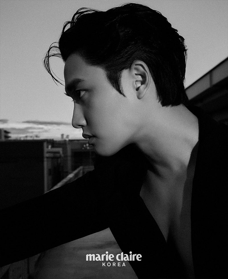 WORLDMUSICAWARD's tweet photo. #EXO's #DO looks gorgeous on the cover of #MarieClaire! 👏📸✨🌟👑🖤🤍 https://t.co/ePiyfBuHNv