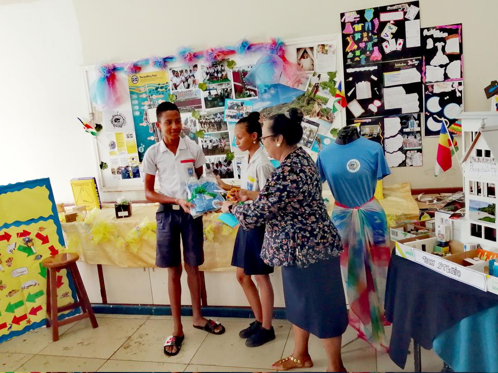 SeyBluefloat tweet media