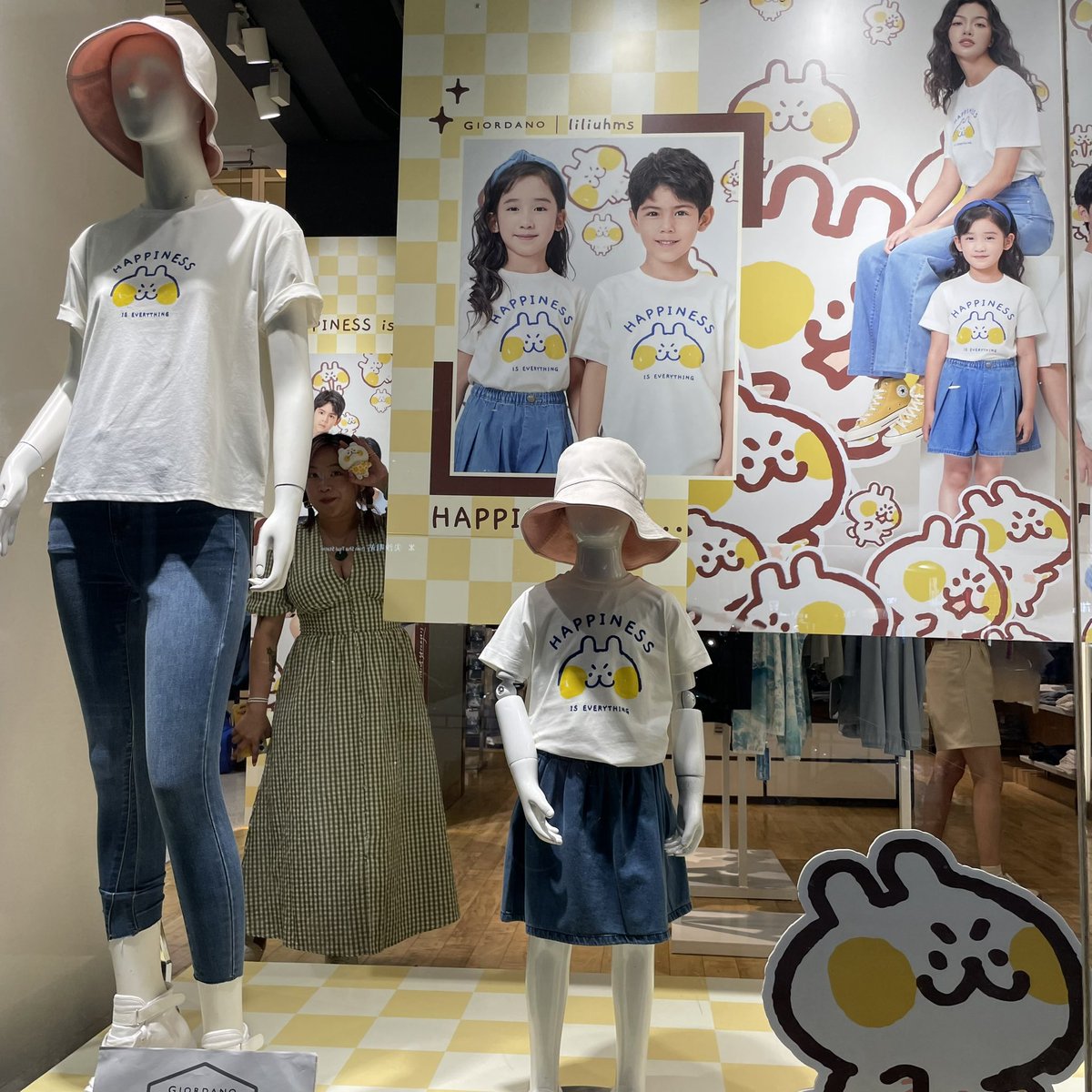 liliuhms's tweet photo. FINALLY SAW MY COLLECTION IN STORES IN HONG KONG AAAAAAHHHHHHHHHHHHHHH https://t.co/TGqFMWe0Ro