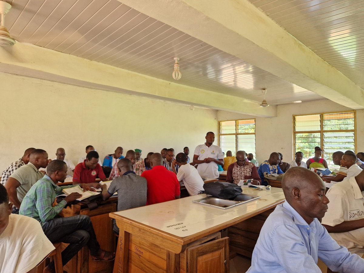 21 years after working as an English Teacher in Wulugu Senior High School I am very excited to return and participate in the school's weekly PLC session. If we had such sessions when I was teaching here from 2000 to 2002 I am sure I would have been a more effective teacher!