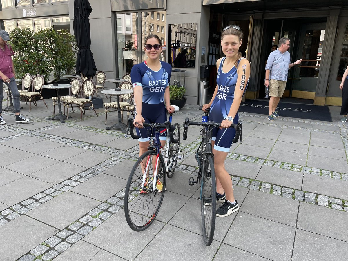 GeorgeHBaxter's tweet image. An amazing @DCHS_Sport result for @BritishTri @ChilternHarrier’s Maddie Hughes &amp;amp; @FrankieDBaxter as Maddie is @worldtriathlon 🥇Champ &amp;amp; Frankie is 6th out 43 in Hamburg‼️@EnglandAthletic @AthleticsWeekly @kudosathletics @BBCSport
