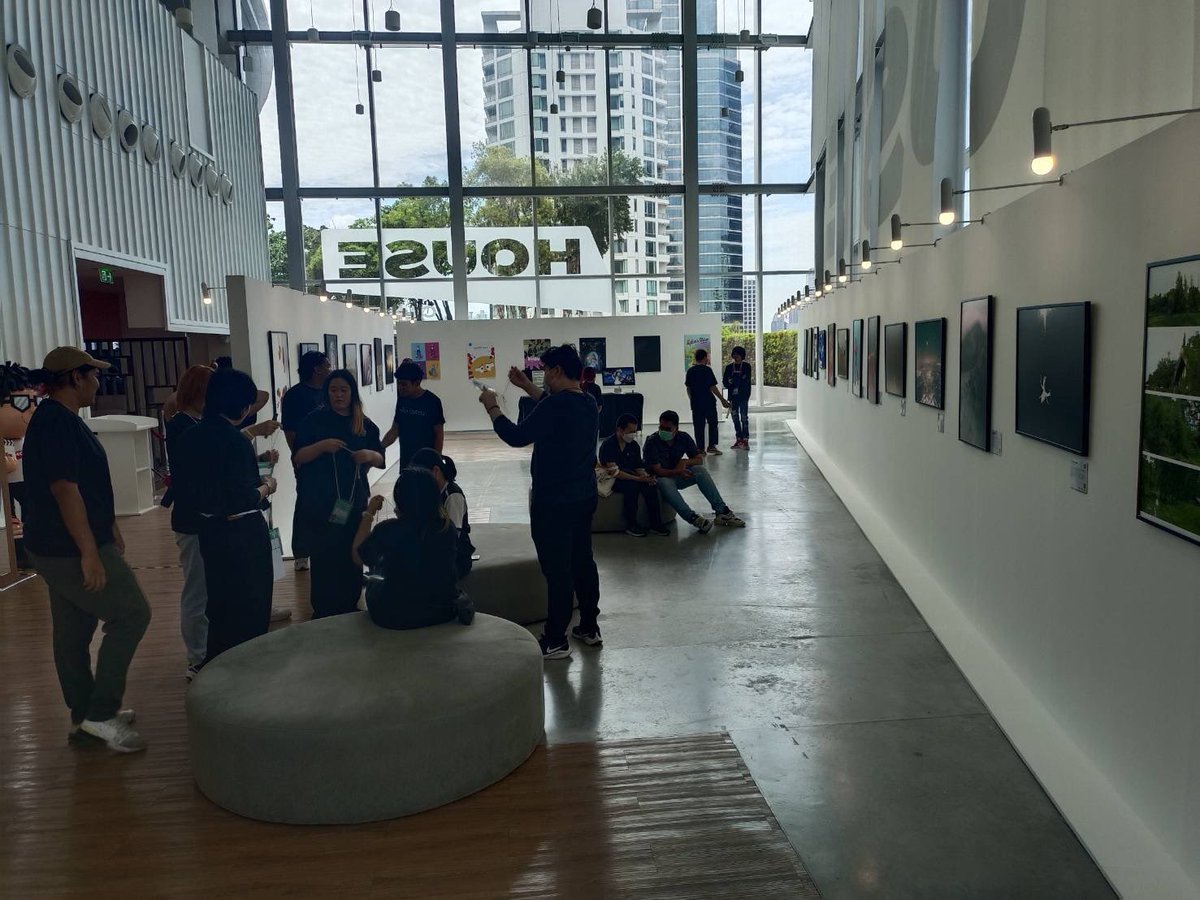 houseSamyan's tweet photo. ภาพบรรยากาศวันแรกของงาน #BUDMSHOWPRO2023 #DIGITALADVENTURE
นิทรรศการของนักศึกษาชั้นปีที่ 4 คณะดิจิทัลมีเดียและศิลปะภาพยนตร์ มหาวิทยาลัยกรุงเทพ
นิทรรศการยังมีอีกในวันที่ 15-16 กรกฎาคมนี้
ณ โถงโรงภาพยนตร์ #HouseSAMYAN
แวะมาชมผลงานน้องๆ กันเยอะๆ น้า 💙
#BUDM2023 #BUDM03 #BUDC #BUDM https://t.co/apXo35u6eg