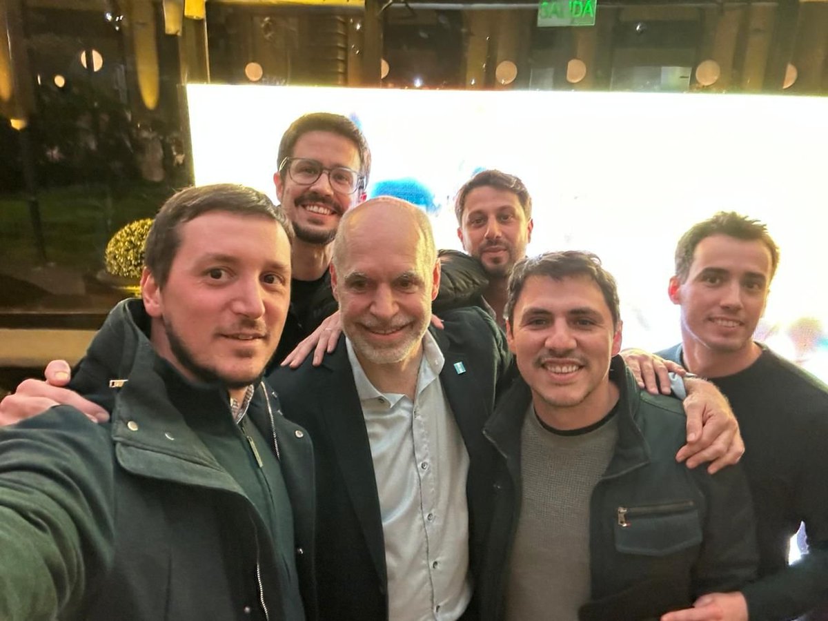 Actuales y futuros Presidentes.

#HagamosElCambioDeNuestrasVidas 🇦🇷

<a href="/horaciorlarreta/">Larreta</a> <a href="/ballan_federico/">Federico Ballán</a> <a href="/federicobouzas/">Federico Bouzas</a> <a href="/tinchocantera/">Martín Cantera</a> @lucashportela