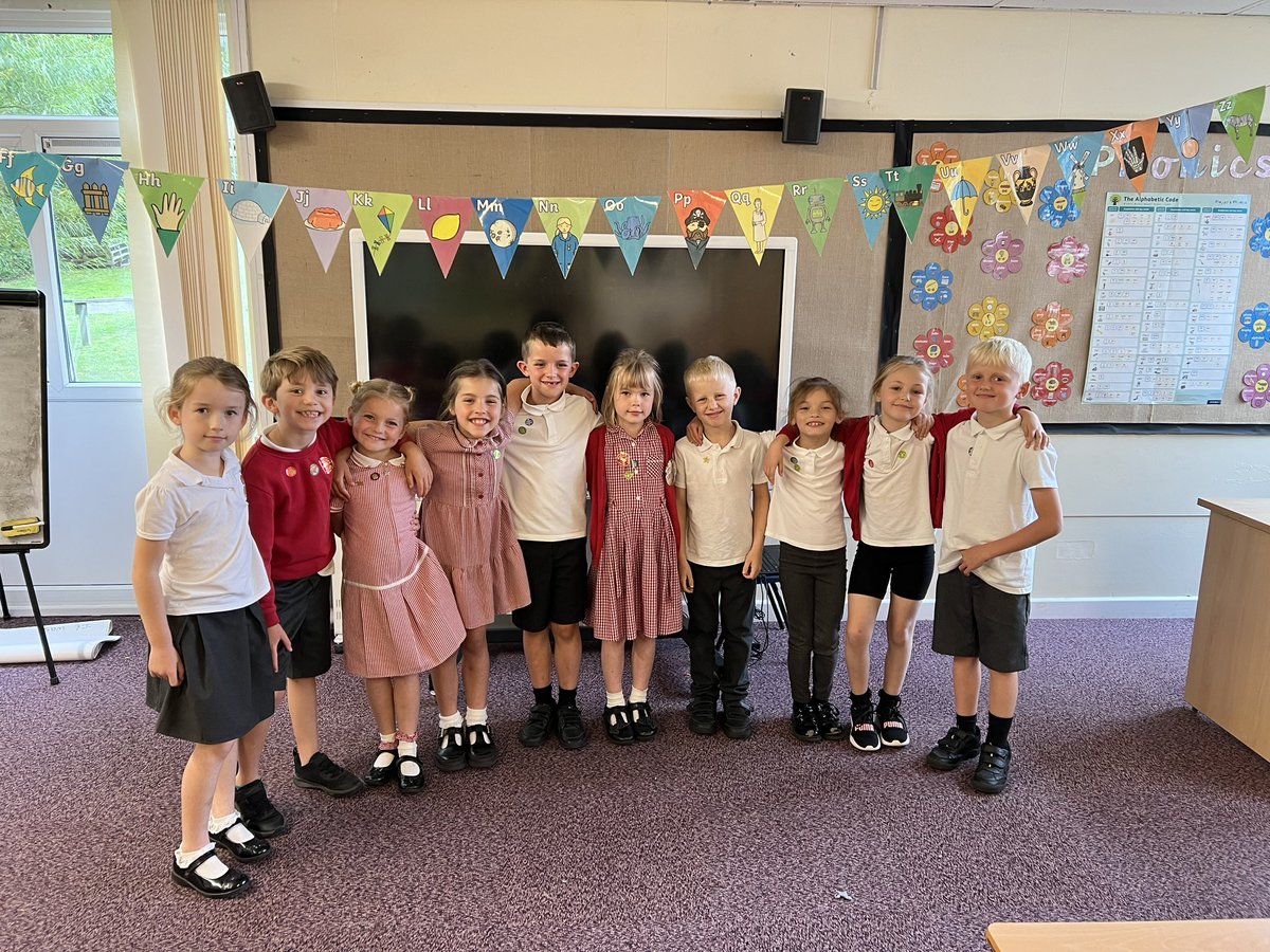 DSJ_Year2's tweet photo. This weeks spelling superstars scoring full marks in their spelling test! Well done 👍 https://t.co/5fPaj7kEDz