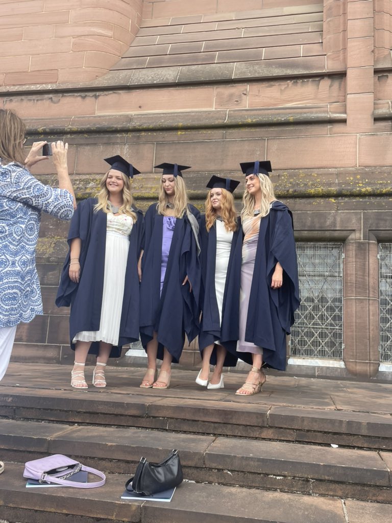 _LucyBurns's tweet photo. 🎓🥂@sophiewyattliv @rachelclcowan https://t.co/SAelJCuQwf