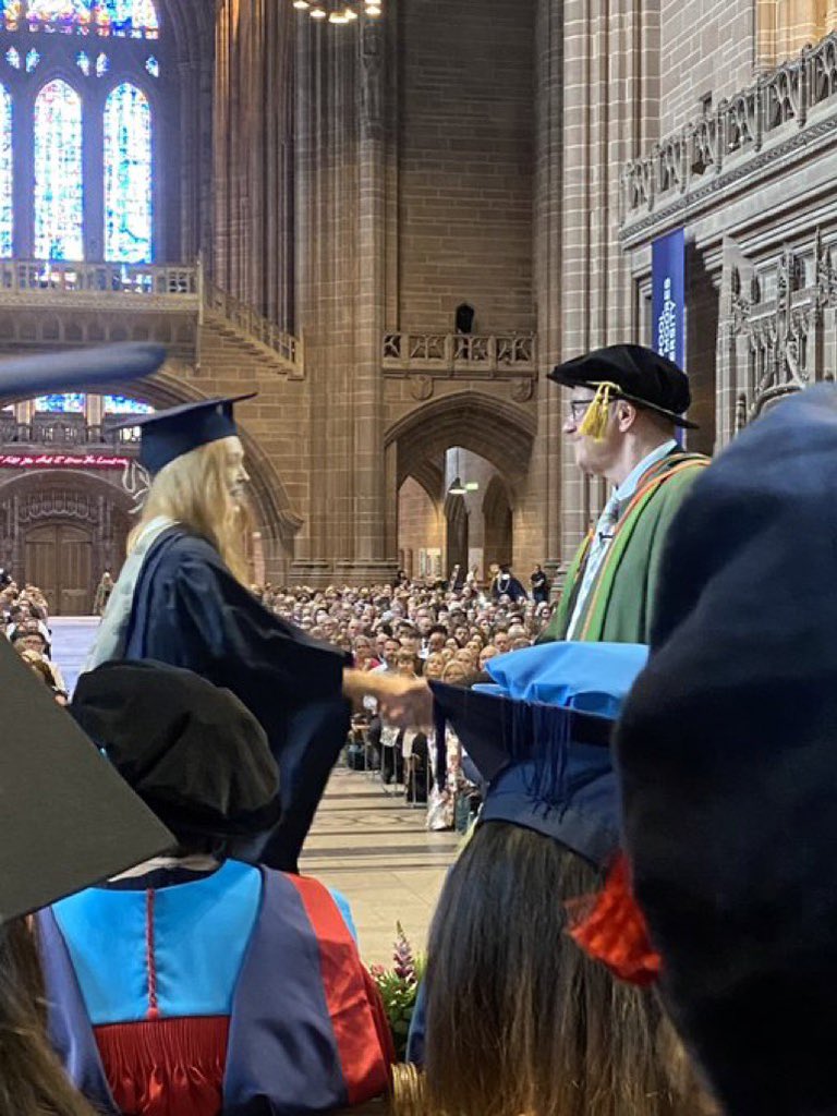 _LucyBurns's tweet photo. 🎓🥂@sophiewyattliv @rachelclcowan https://t.co/SAelJCuQwf