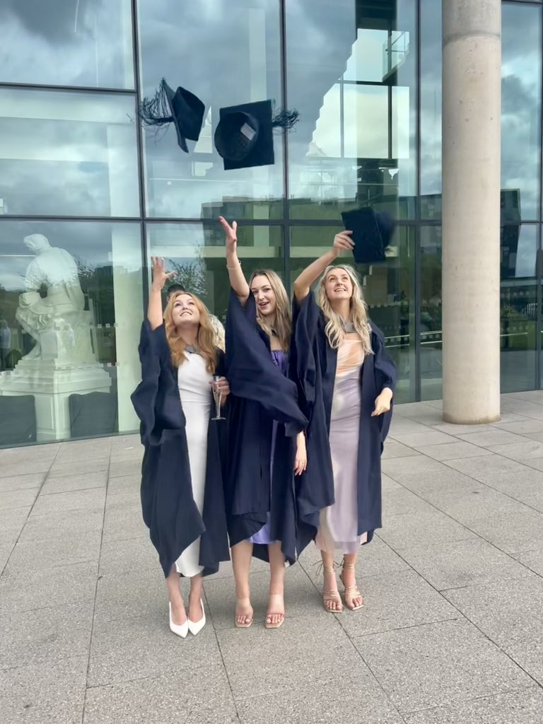 _LucyBurns's tweet photo. 🎓🥂@sophiewyattliv @rachelclcowan https://t.co/SAelJCuQwf