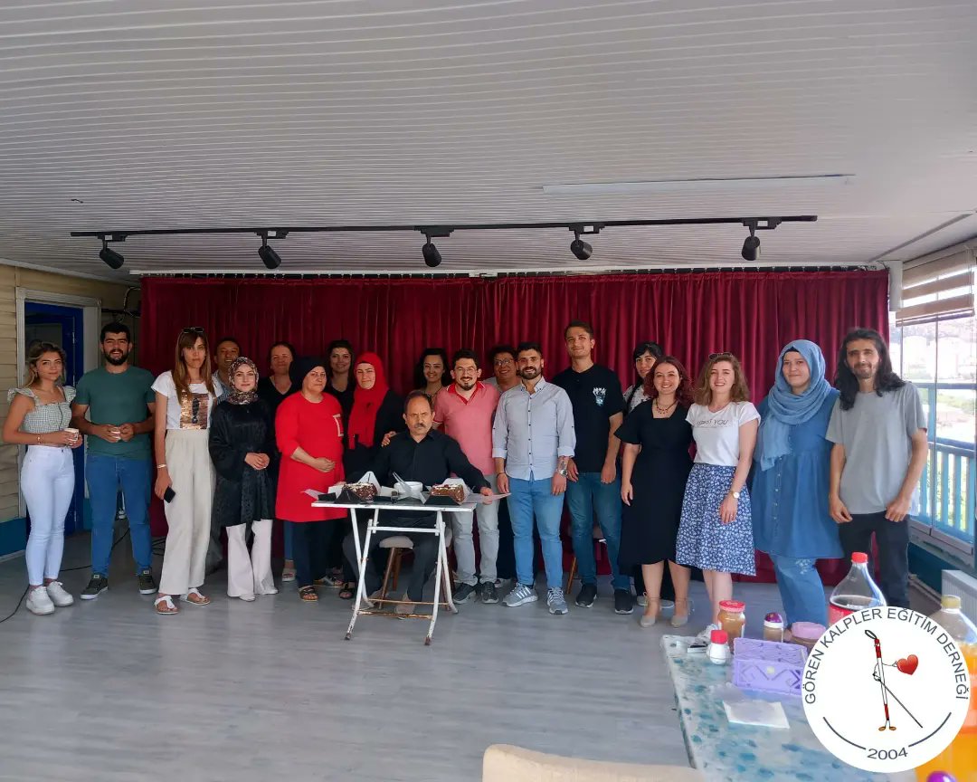 KalplerGoren's tweet photo. Görenkalpler Ailesi geleneksel doğum günü kutlamalarımızda bugün; Halise Hanım ve Sedat Öğretmenimizin doğum gününü kutluyor kendilerine sağlıklı ve mutlu ömürler diliyoruz..
#azgören #özeleğitim #görmeengelli #bagimsizhareket #sanat #dernek https://t.co/2dbq51c6Fr