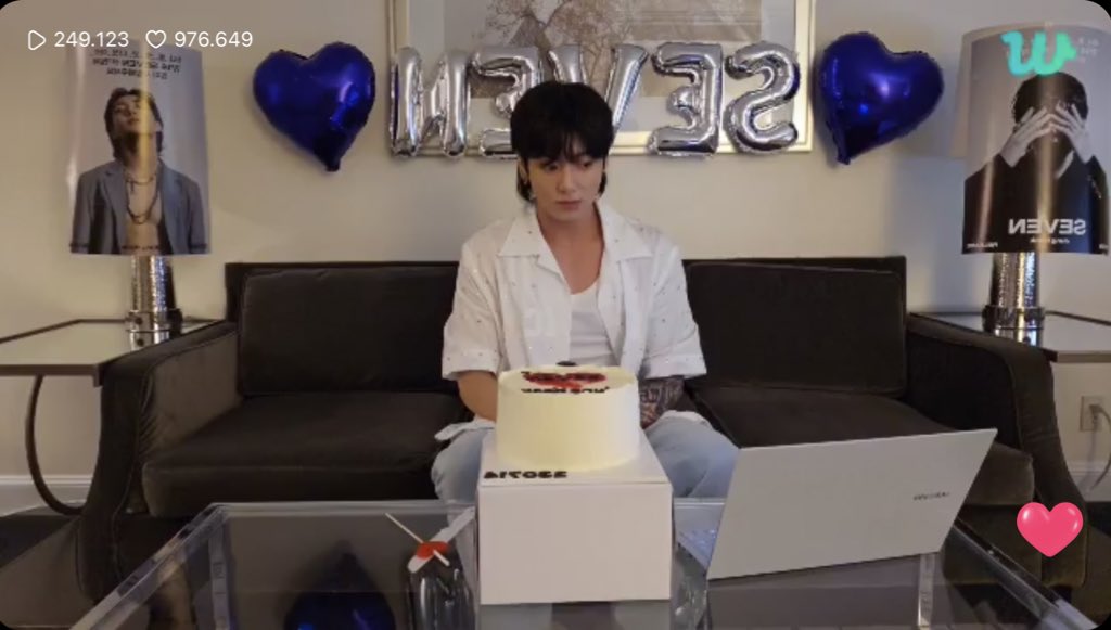 7btsupdates's tweet photo. JUNGKOOK LIVE https://t.co/pGSDkaLqWm