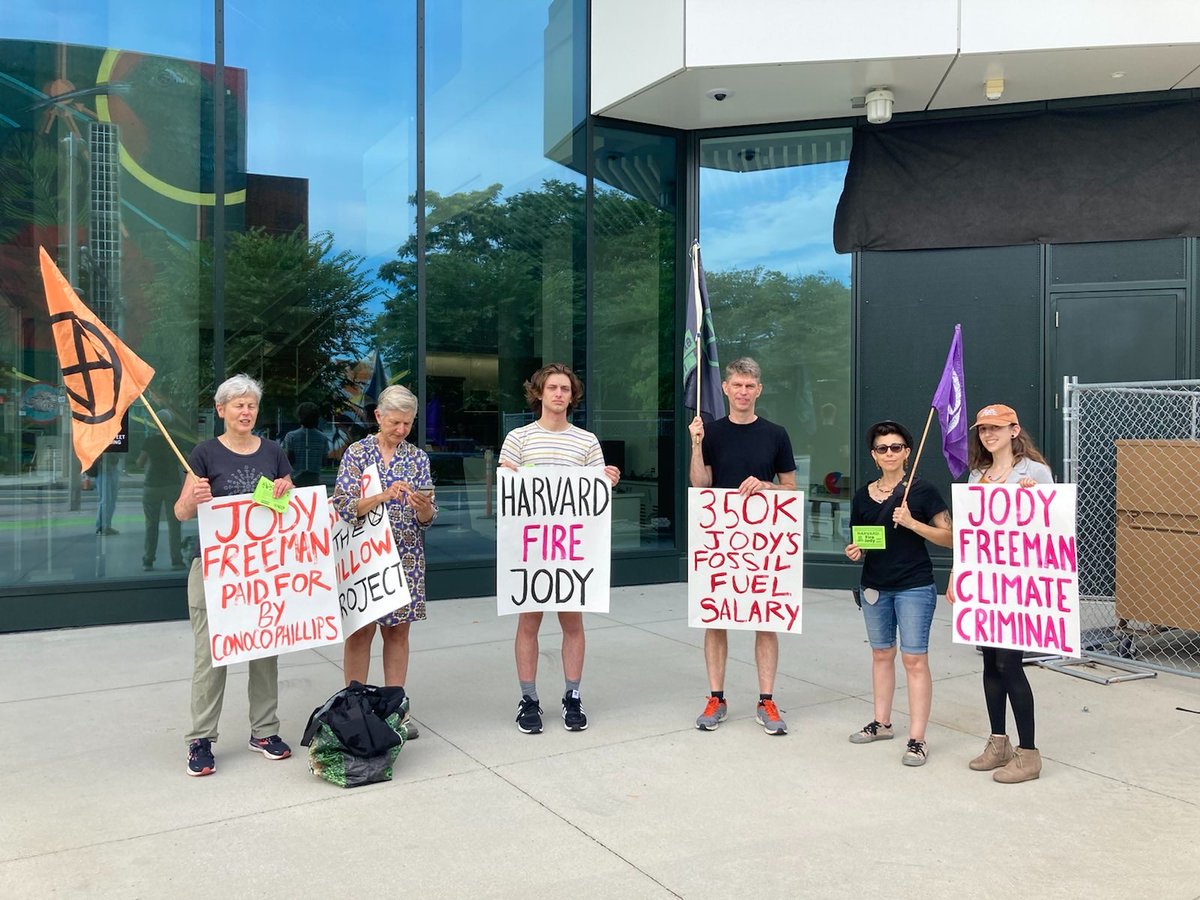 XRBoston's tweet photo. XR Boston and @ClimateDefiance will continue to pressure @Harvard about the Big Oil advocates on their payroll. Press contact in full press release: https://t.co/UWabGOijSx https://t.co/qnfB4VgAch