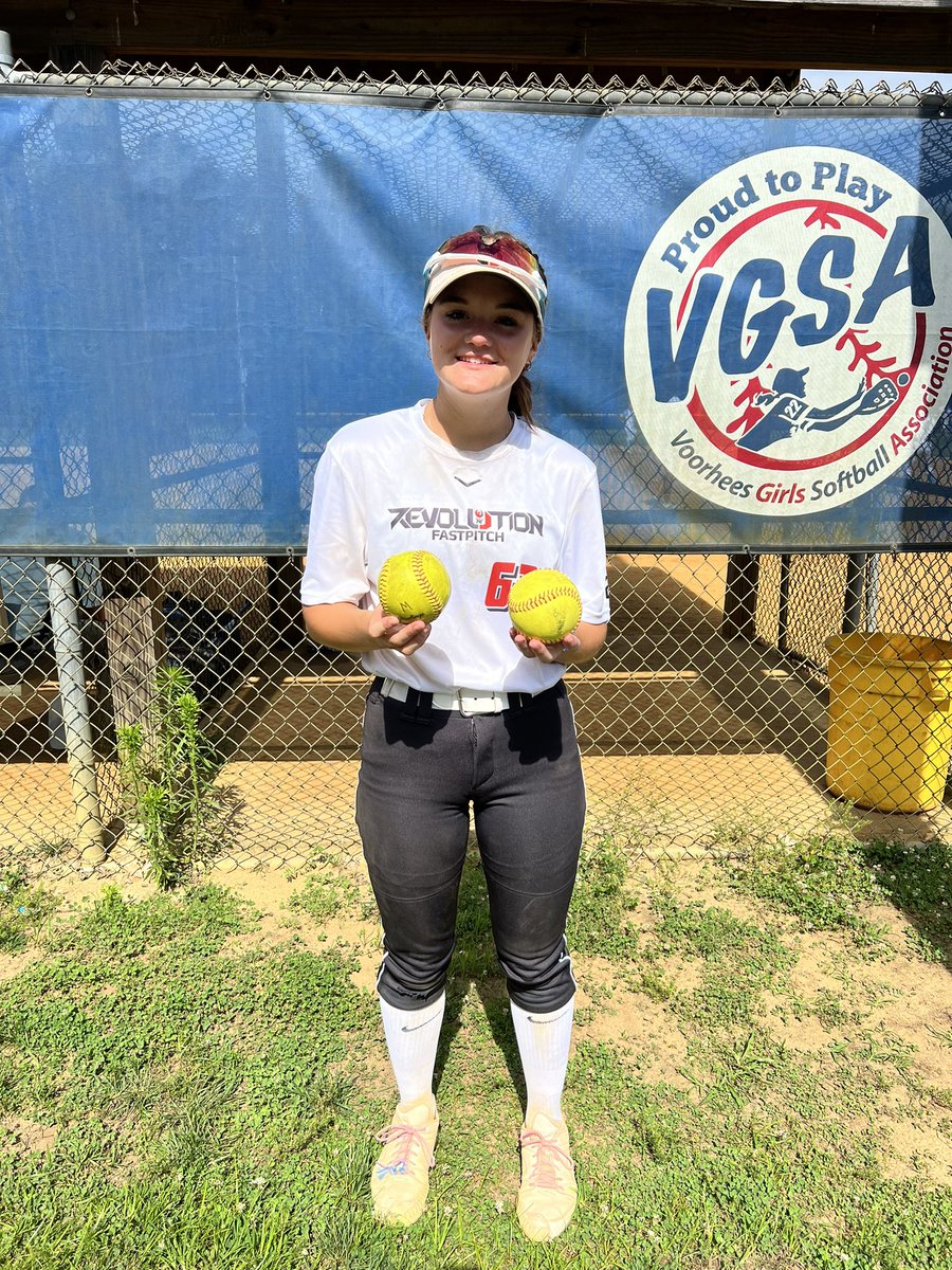 eva farone tweet media